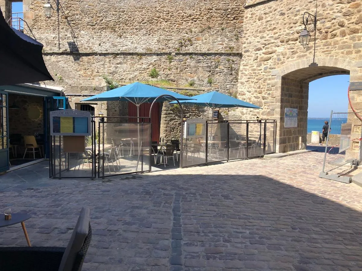 Hotel Les Chiens du Guet à Saint-Malo 3*,