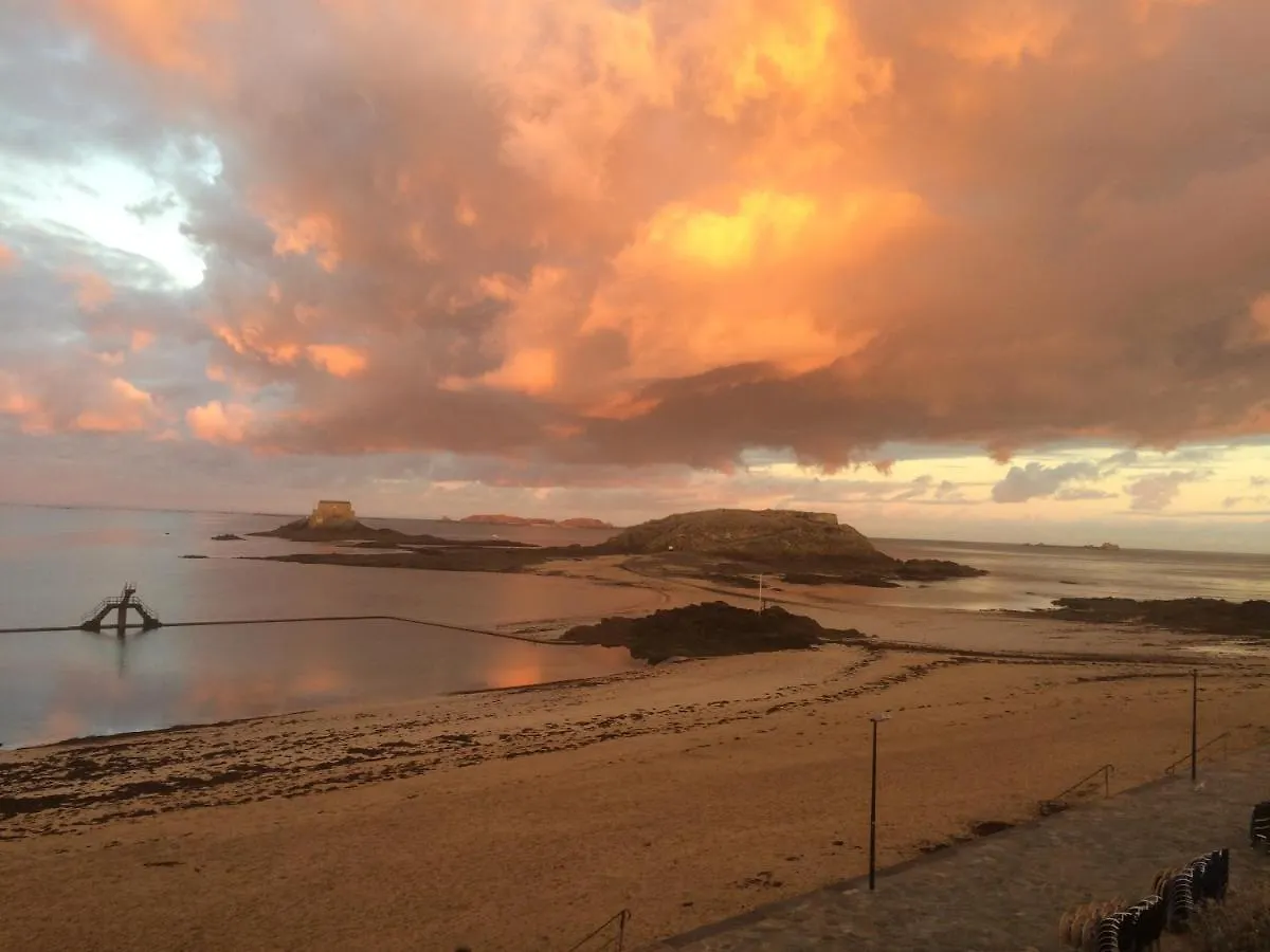 Hotel Les Chiens du Guet à Saint-Malo 3*,  France
